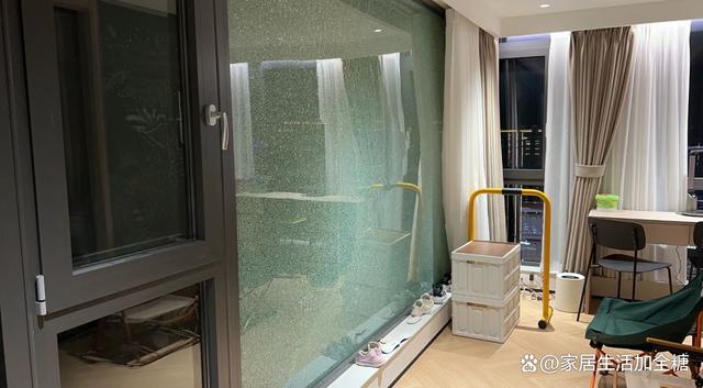 刮大風窗戶被吹掉，人被卷走，劣質窗有多坑？封陽臺要看4個方面